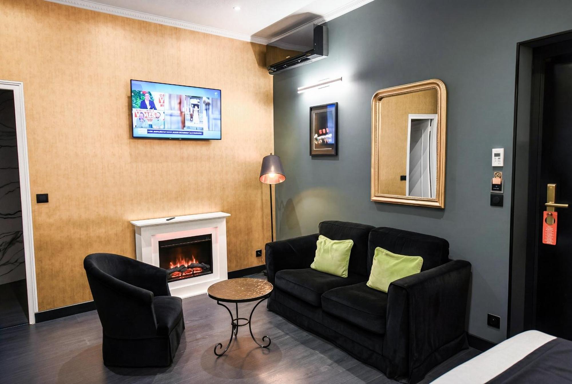 Peyris Opera Hotel 4*