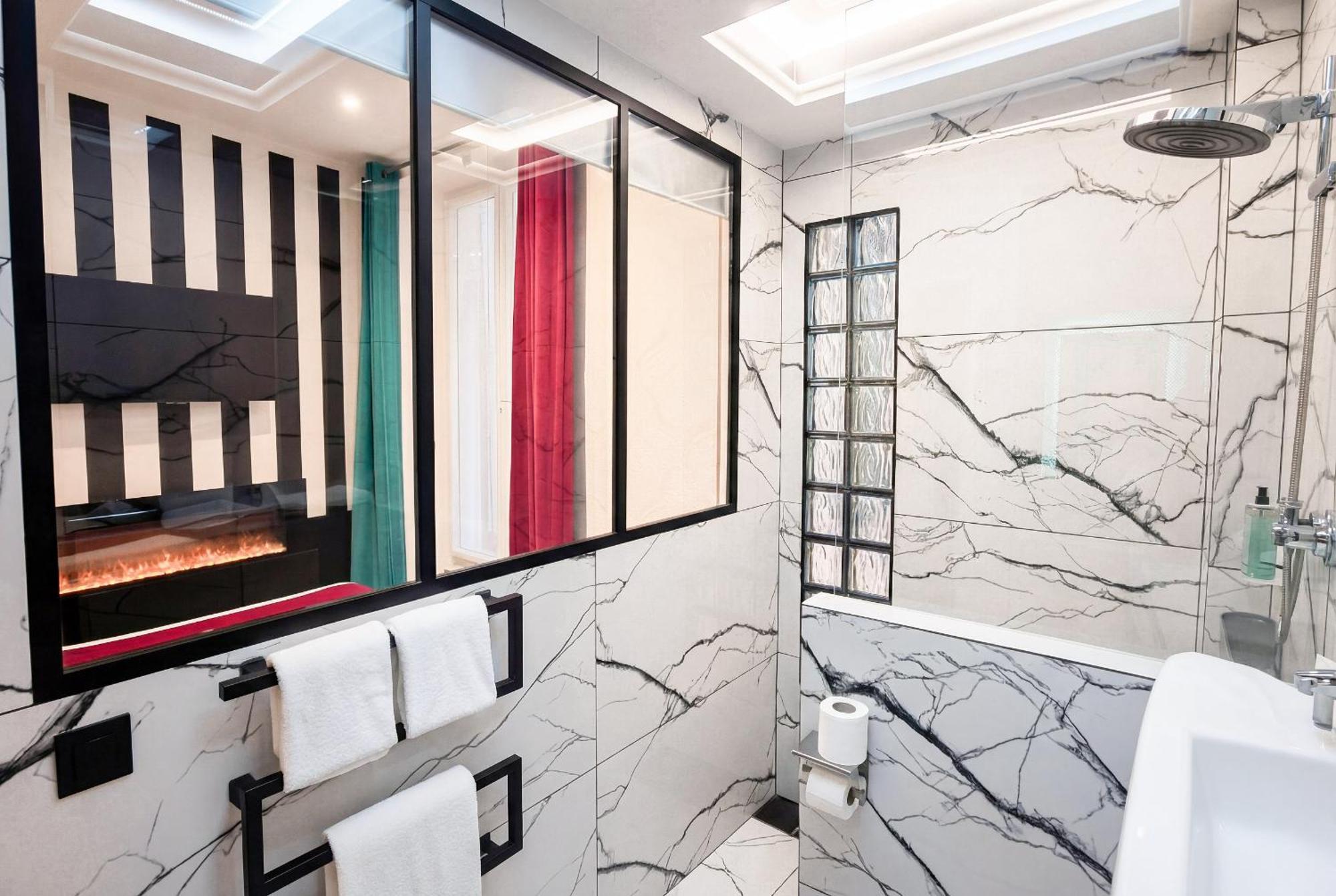 Peyris Opera Hotel 4*