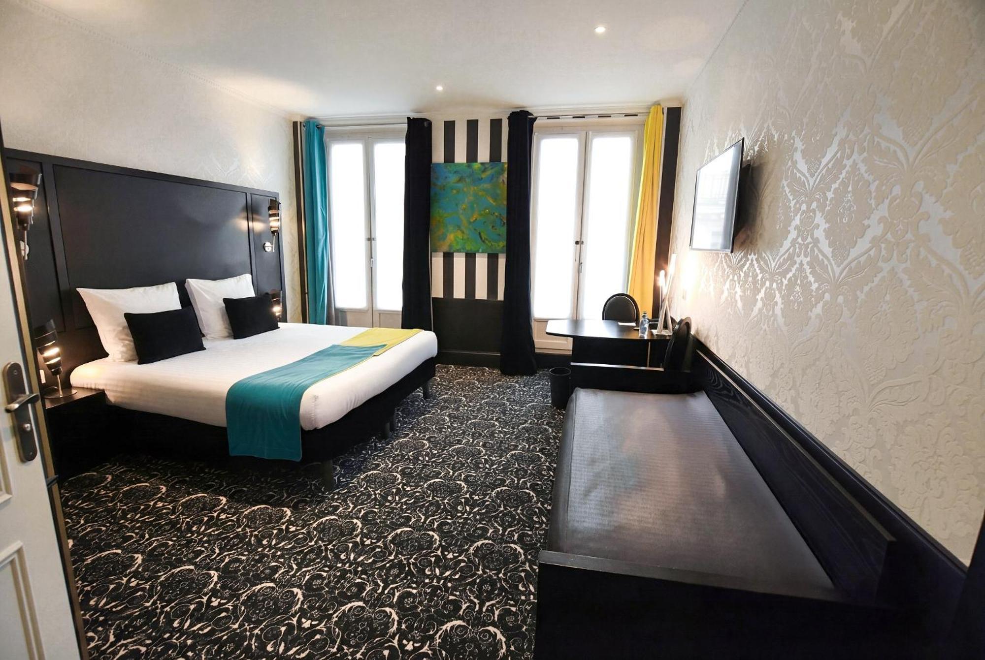 Peyris Opera Hotel 4*